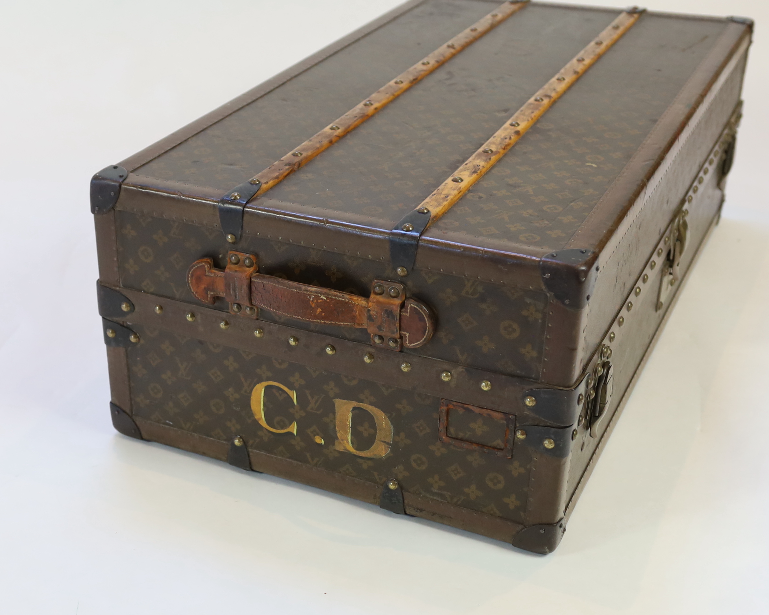 A vintage Louis Vuitton monogram canvas wardrobe trunk, width 101cm, depth 55cm, height 33cm